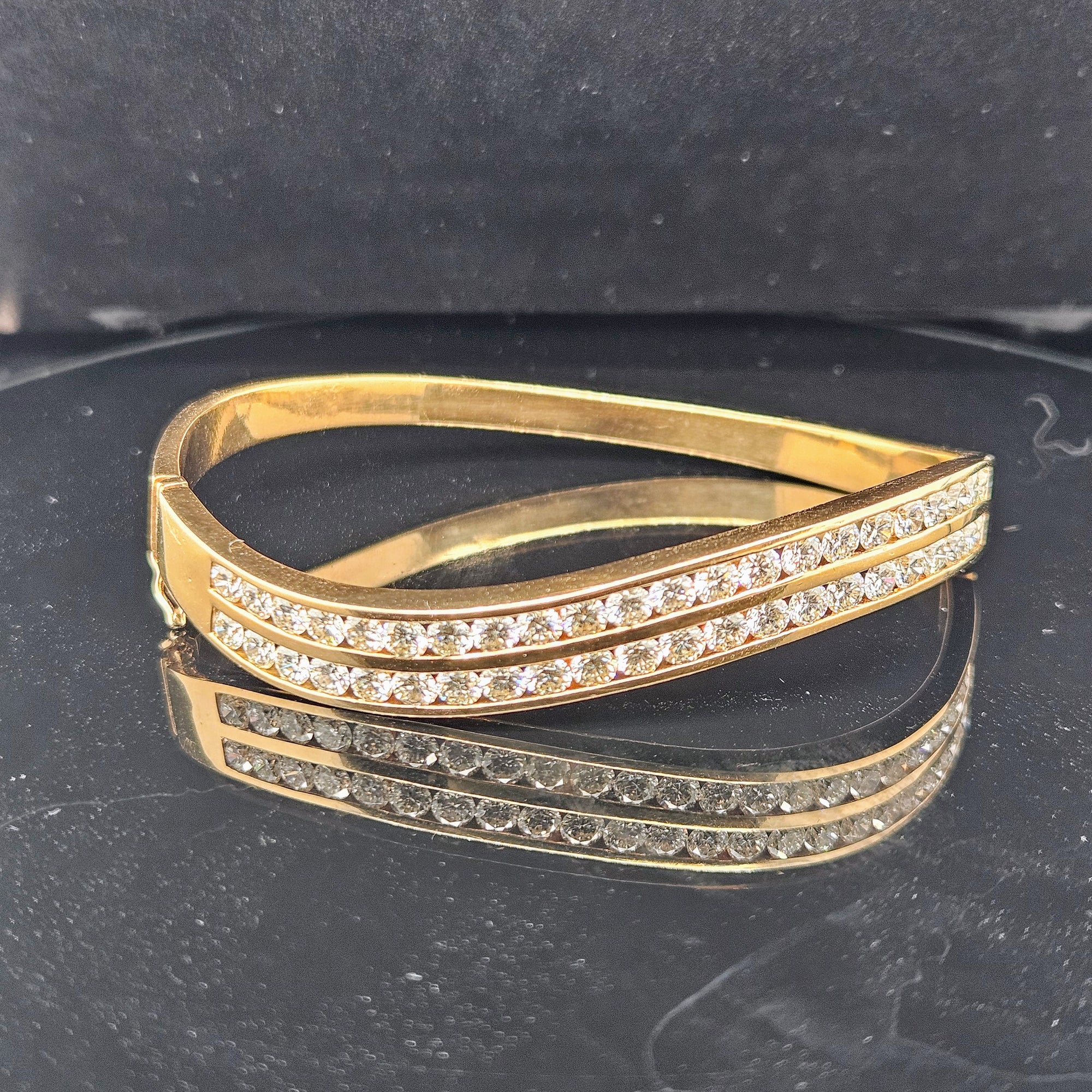 18K yellow gold diamond bangle