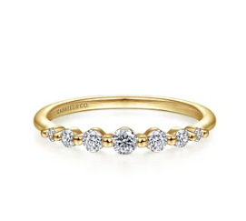 14K Yellow Gold Graduating Single Prong Diamond Band Ring