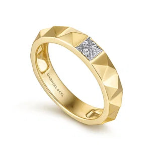 14K Yellow Gold Pyramid Band with Pave Diamond Station