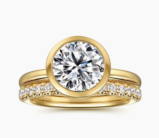 Linny - 14K Yellow Gold Round Bezel Set Diamond Engagement Ring