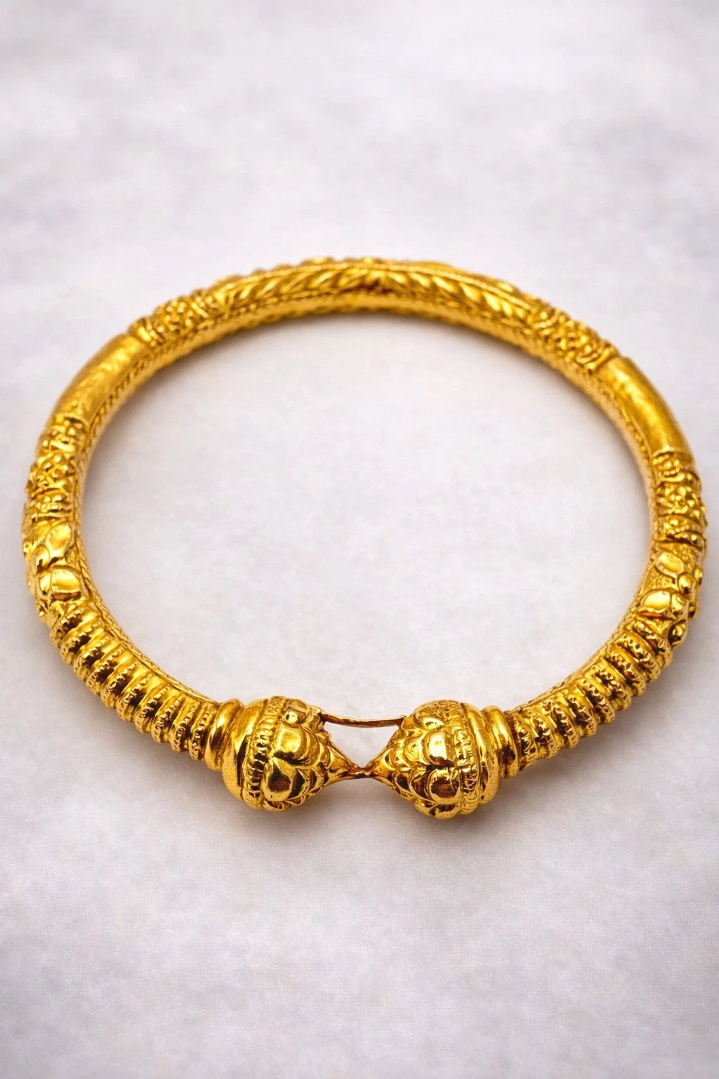 20K Yellow Gold Bangle Bracelet 13.7g Slip-On Ornate Textured