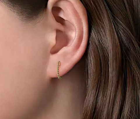 14K White Gold Bujukan Huggies