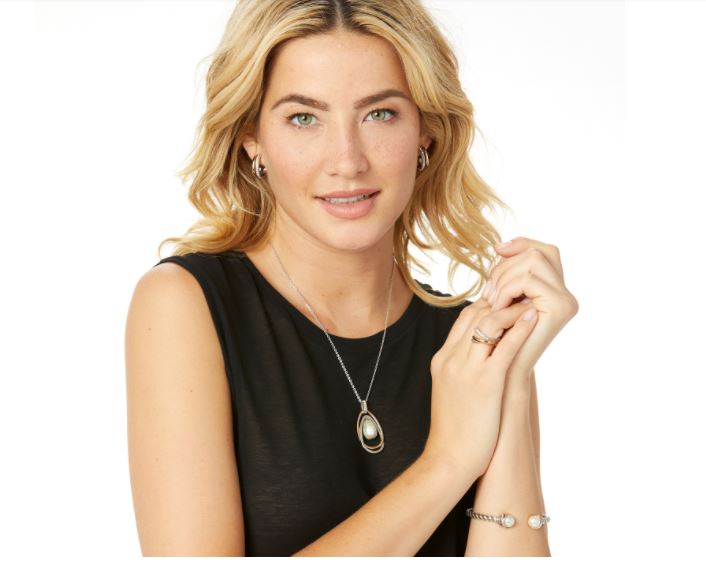 Neptune&#39;s Rings Pearl Open Hinged Bangle